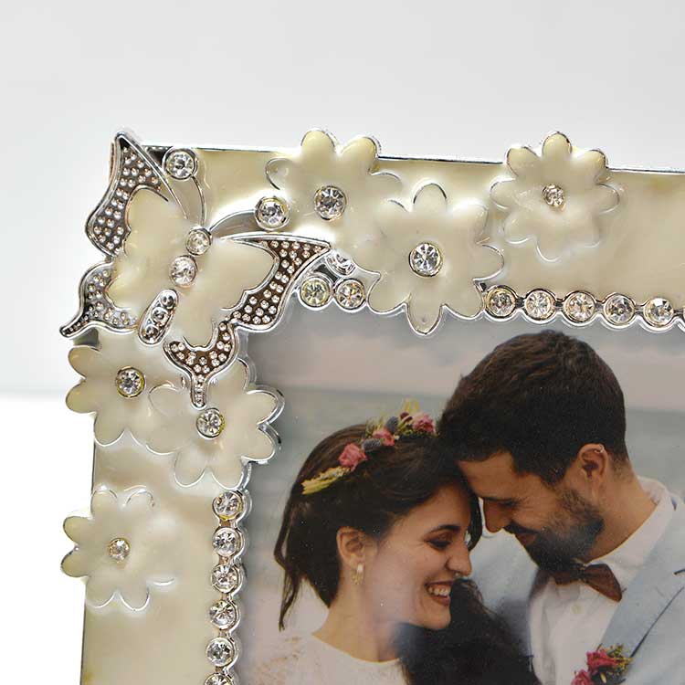 Kelebek ve Çiçek Detaylı 15x21 Modern Çerçeve - 7